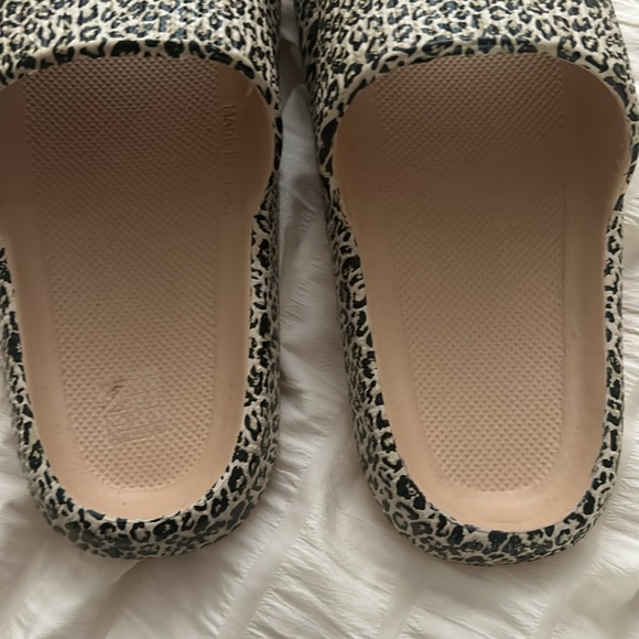 Sandals - Picture 3 of 4